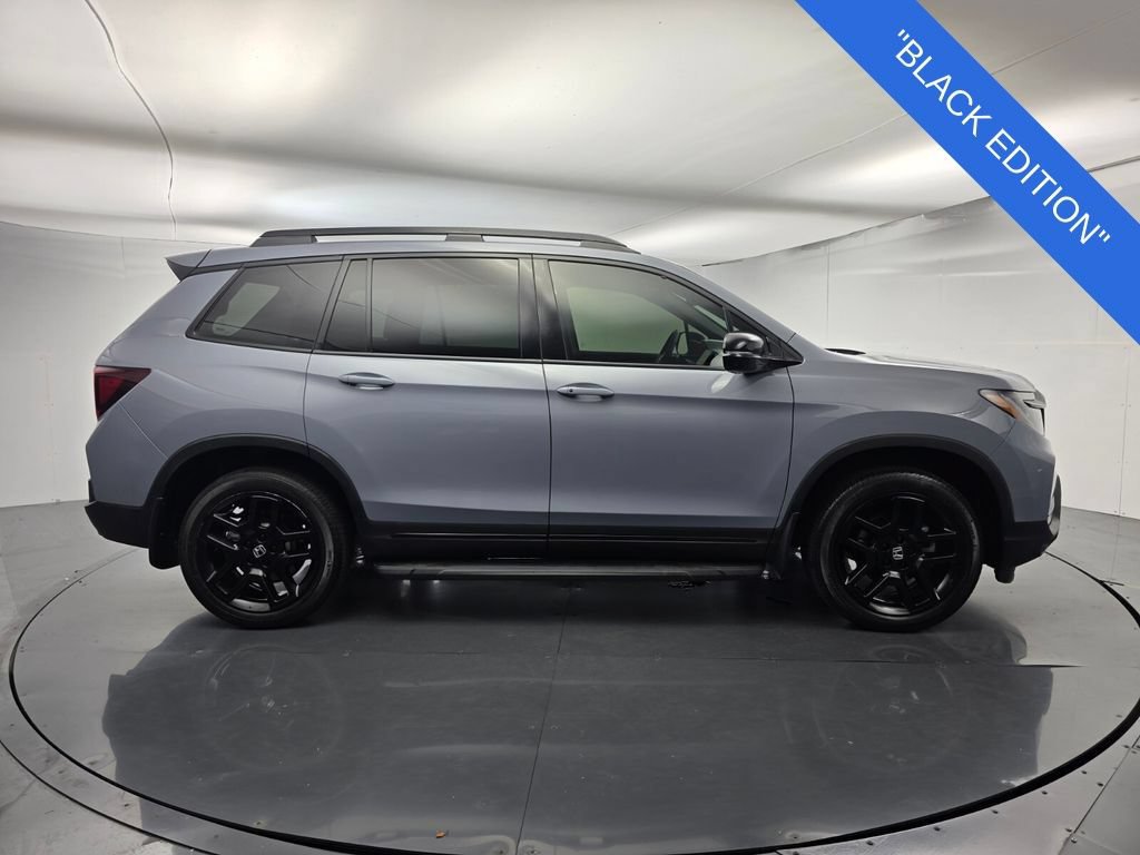 Used 2025 Honda Passport Black Edition image 3