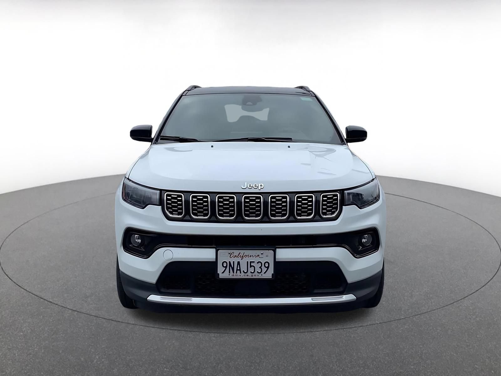 Used 2025 Jeep Compass Limited AWD/4WD image 4