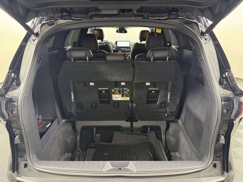 Used 2025 Toyota Sienna XLE Woodland Edition AWD/4WD image 14