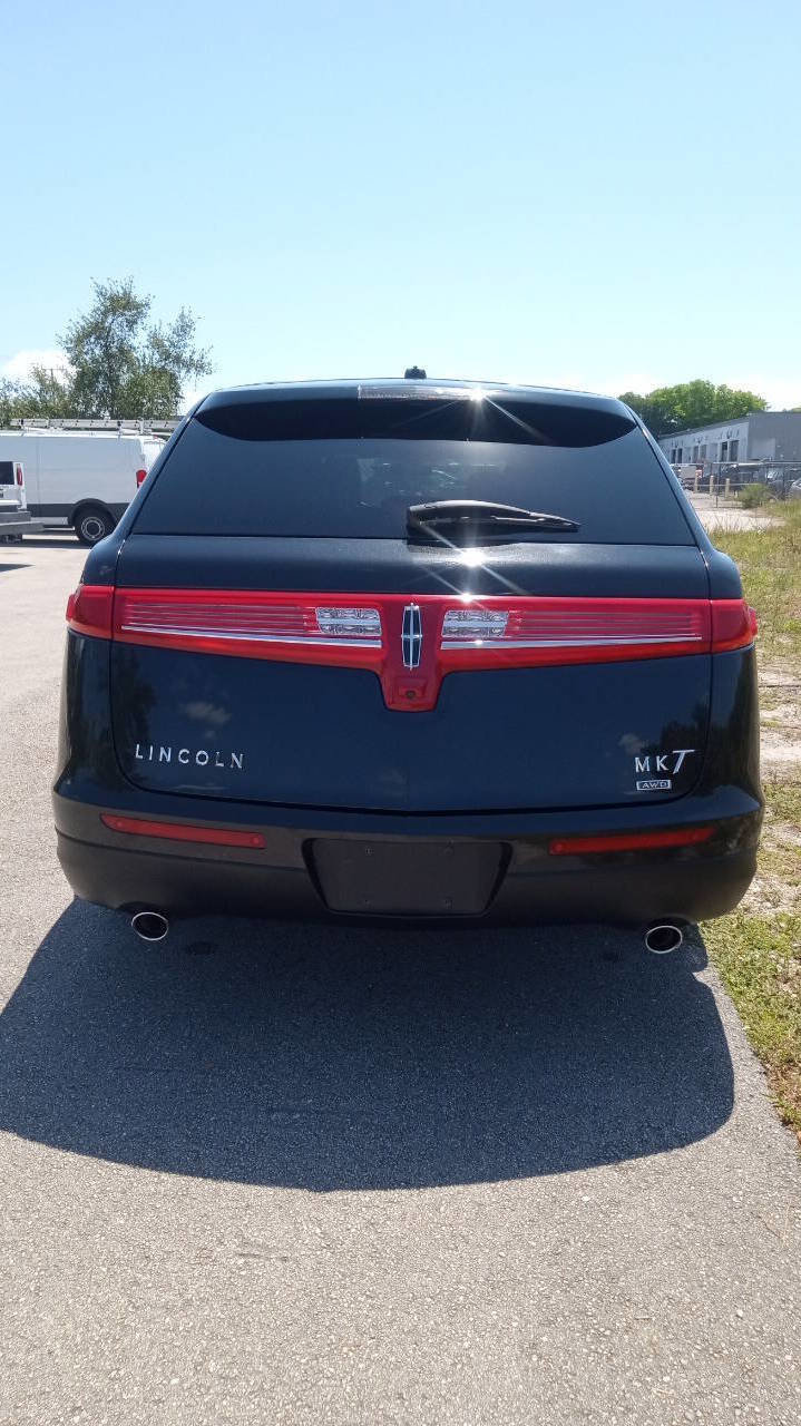 Used 2014 Lincoln MKT AWD image 7