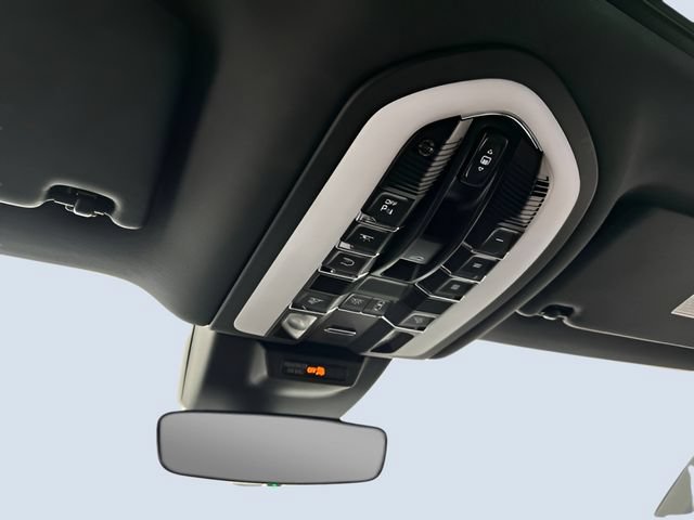 Used 2024 Porsche Macan AWD/4WD image 28