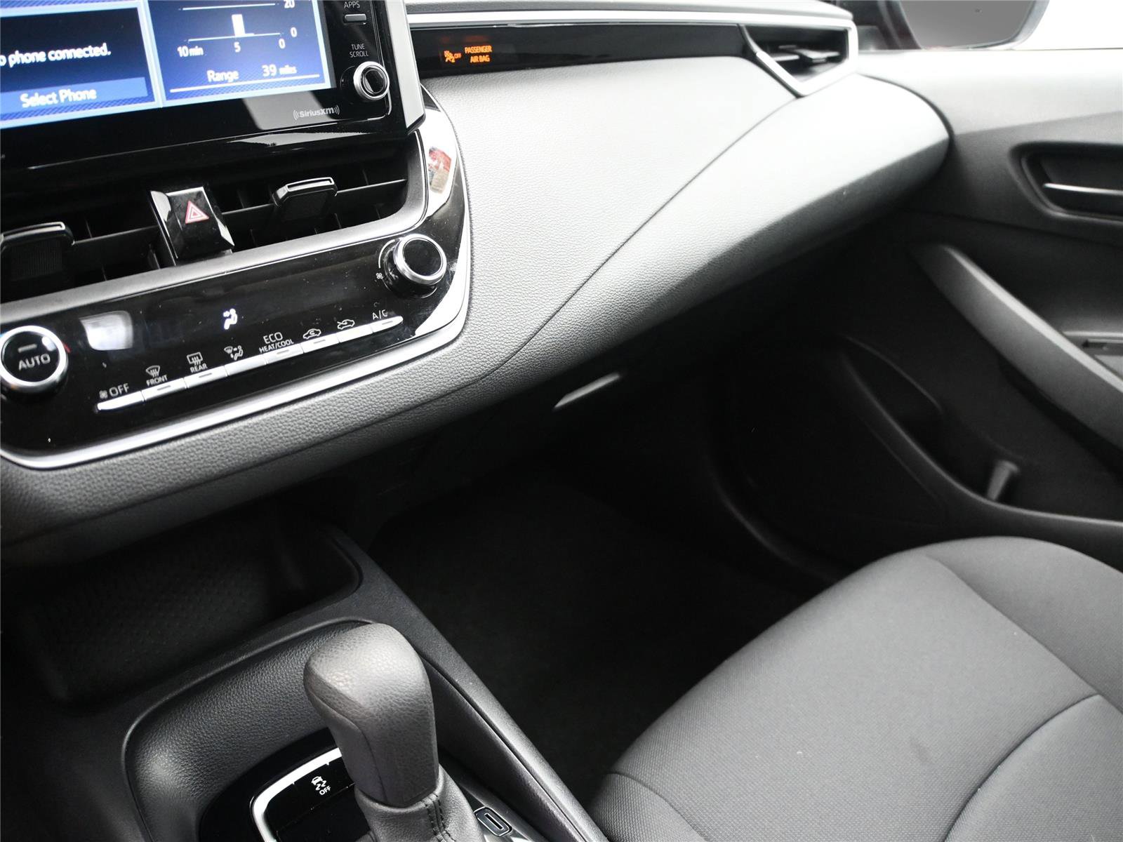 Used 2022 Toyota Corolla LE image 4