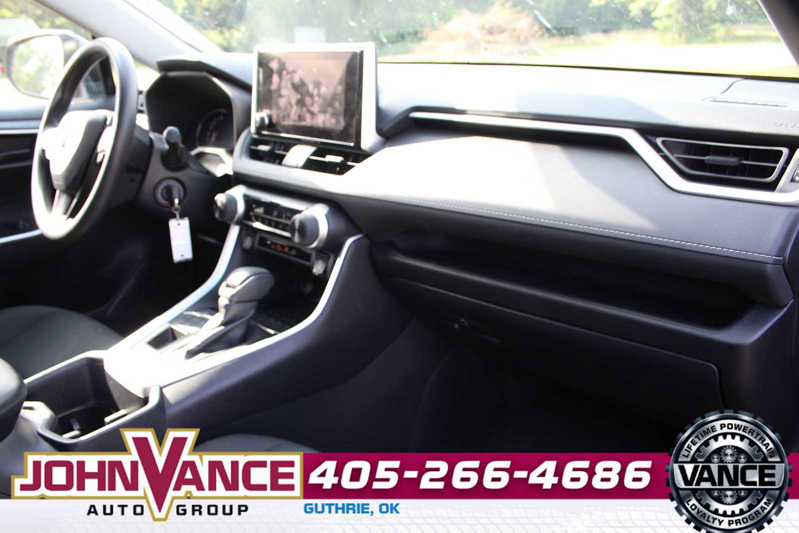 Used 2025 Toyota RAV4 LE AWD/4WD image 16