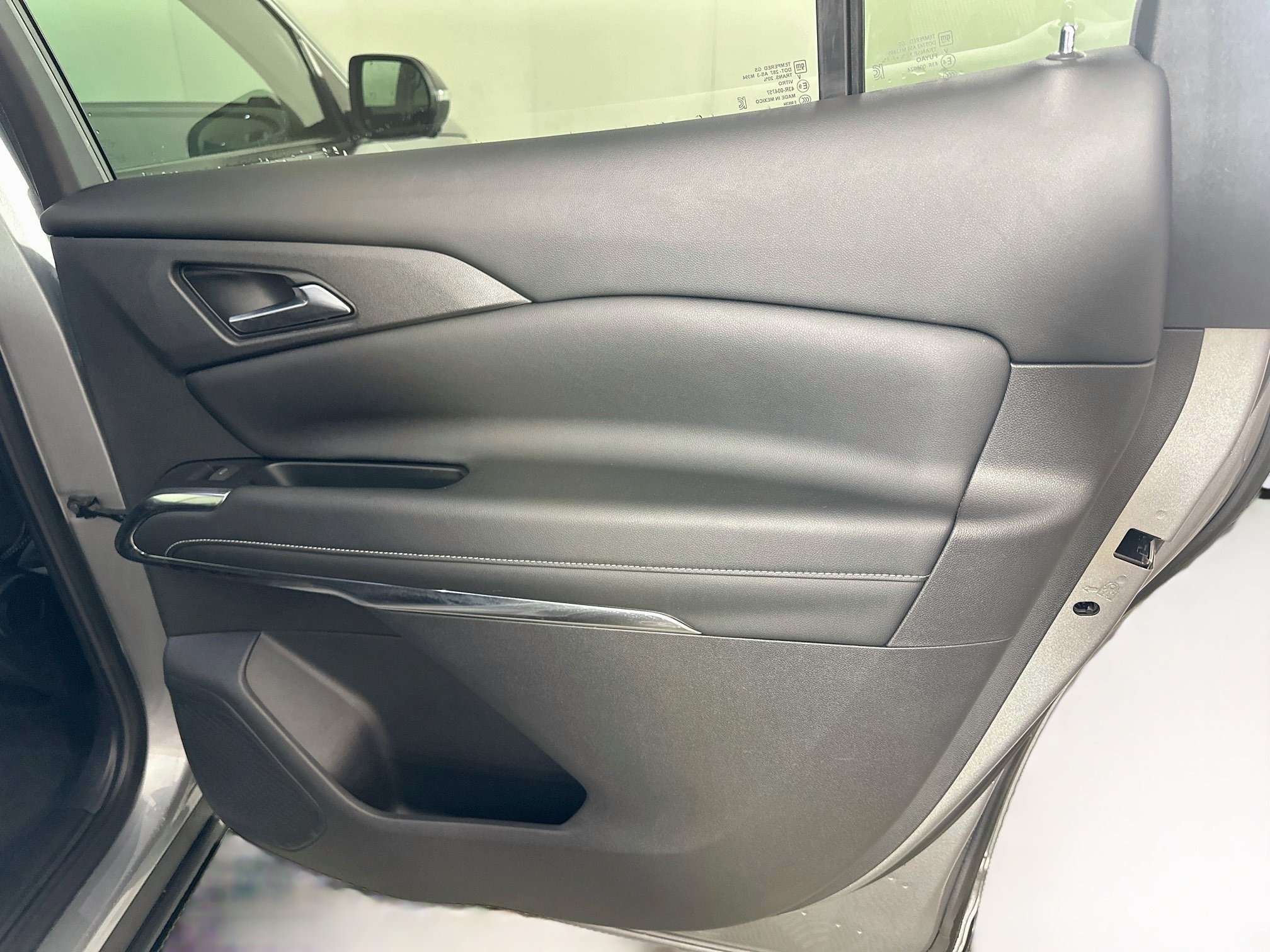 Used 2024 Chevrolet Traverse LS FWD image 31