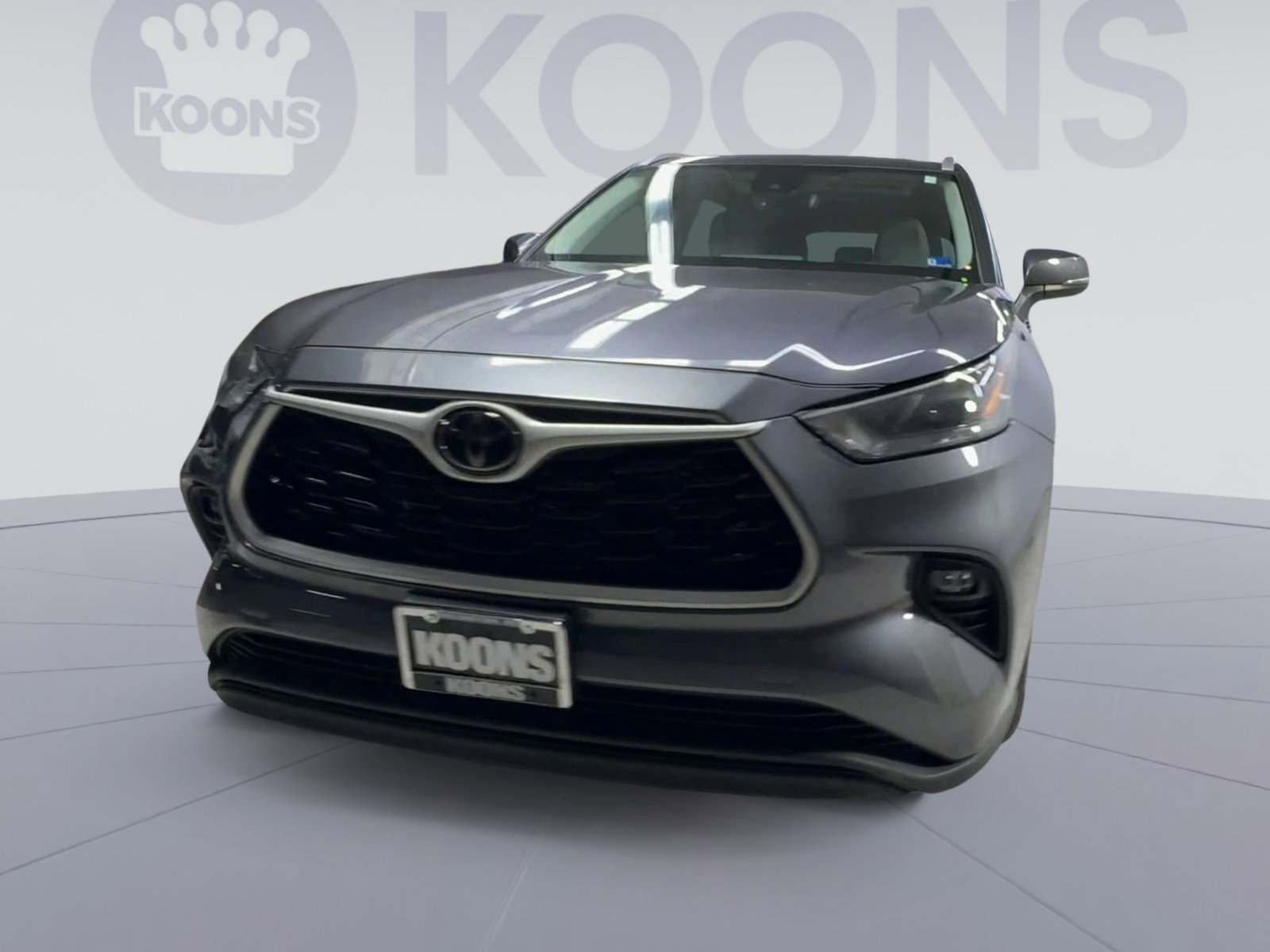 Used 2022 Toyota Highlander XLE FWD image 4