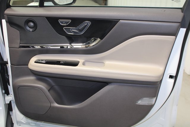 Used 2020 Lincoln Corsair Reserve w/ Equipment Group 201A image 20