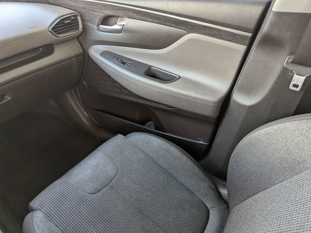 Used 2020 Hyundai Santa Fe SE w/ Cargo Package image 13
