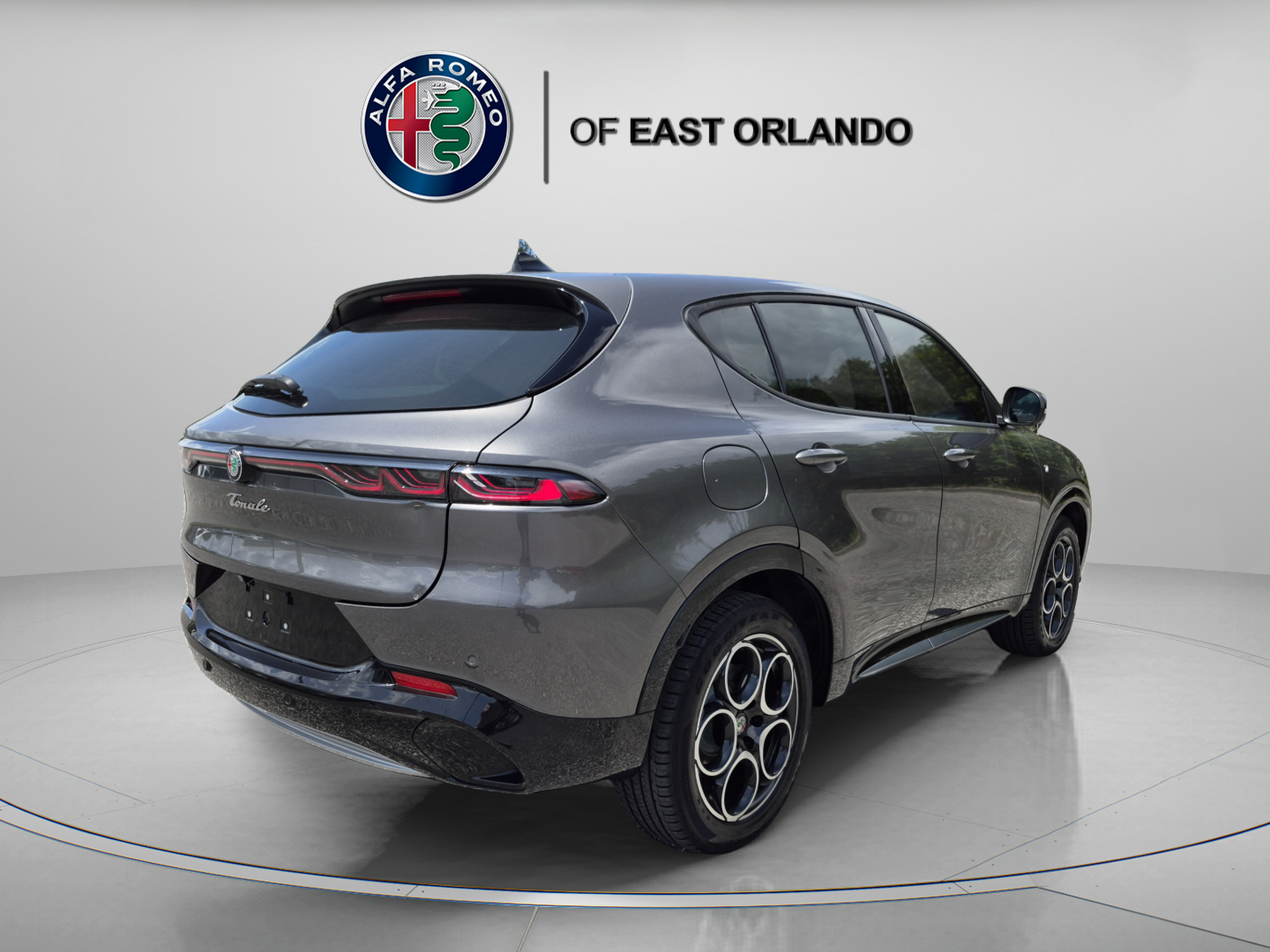 Used 2024 Alfa Romeo Tonale Ti w/ Premium Interior Package AWD/4WD image 13