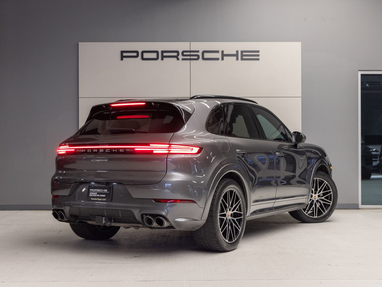 Certified 2025 Porsche Cayenne image 7