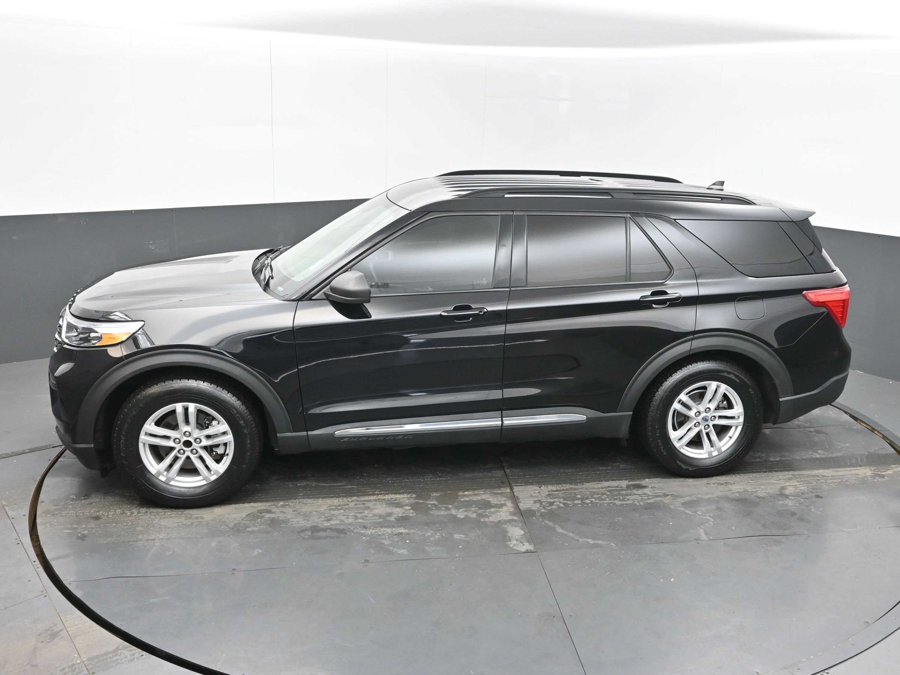 Used 2020 Ford Explorer XLT w/ Class III Trailer Tow Package image 36
