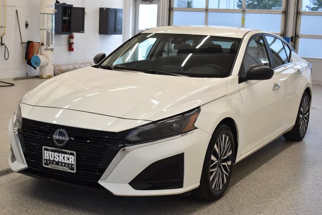 Used 2025 Nissan Altima 2.5 SV FWD image 9