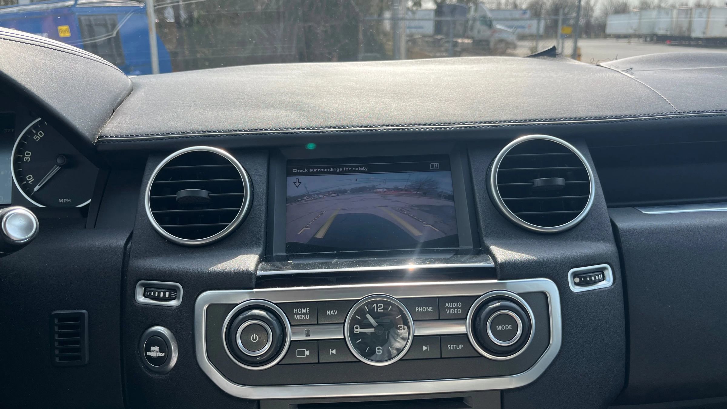 Used 2016 Land Rover LR4 HSE LUX image 23