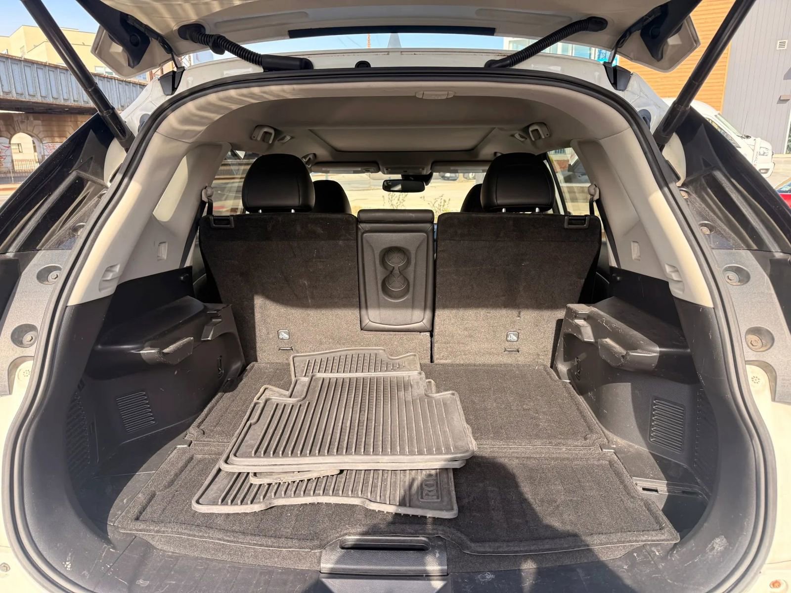 Used 2018 Nissan Rogue SL w/ Premium Package image 32