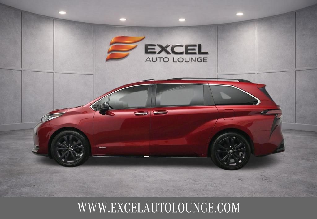 Used 2021 Toyota Sienna XSE image 3