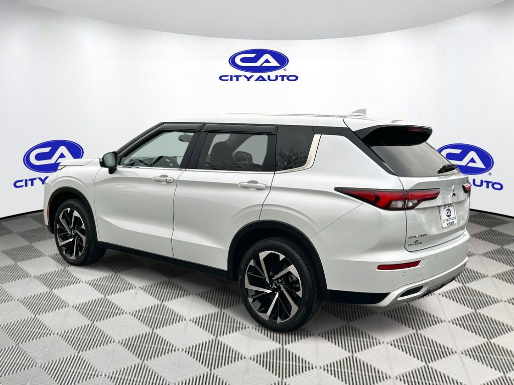 Used 2024 Mitsubishi Outlander SE image 6