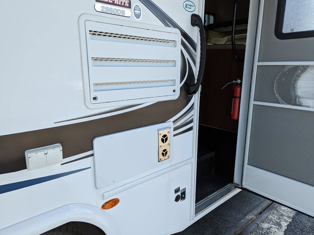 Used 2019 Chevrolet Express 4500 w/ RV Package RWD image 25