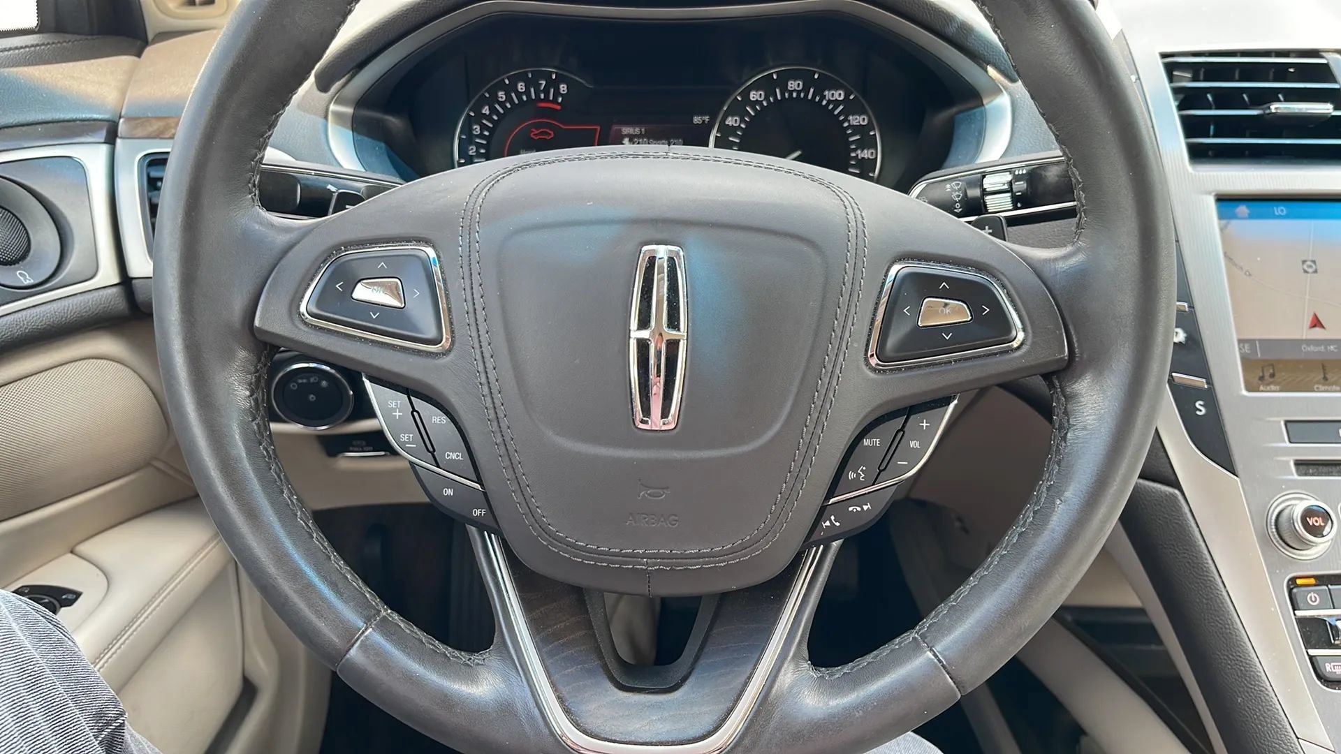 Used 2018 Lincoln MKZ Reserve FWD image 11