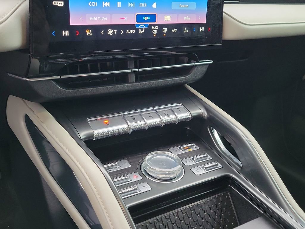 Certified 2024 Lincoln Nautilus Reserve image 28