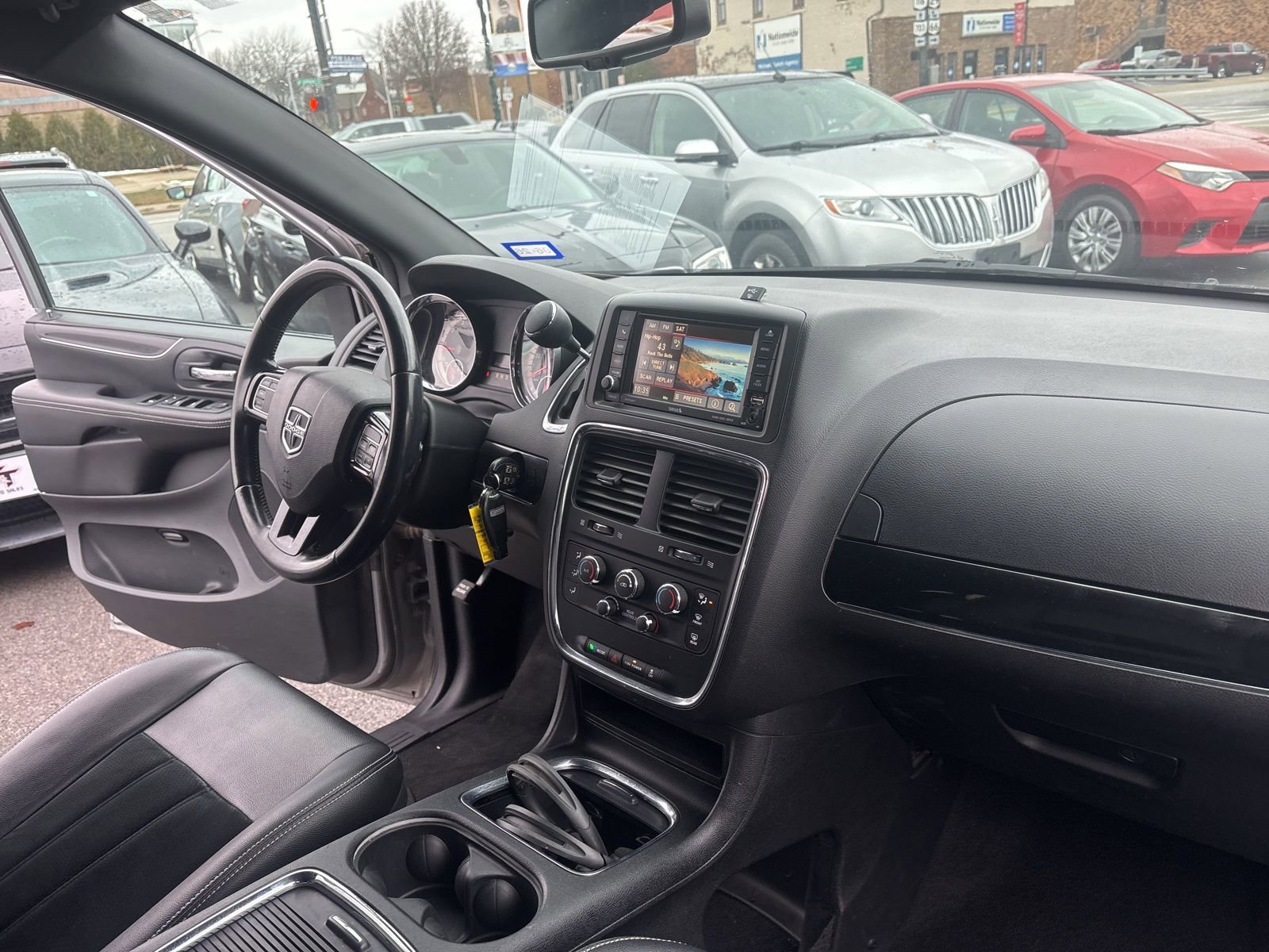 Used 2016 Dodge Grand Caravan SXT image 18