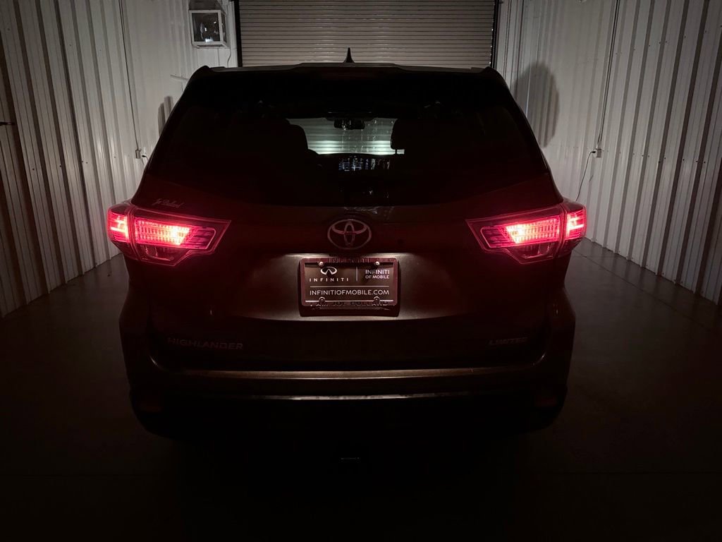 Used 2015 Toyota Highlander Limited FWD image 9