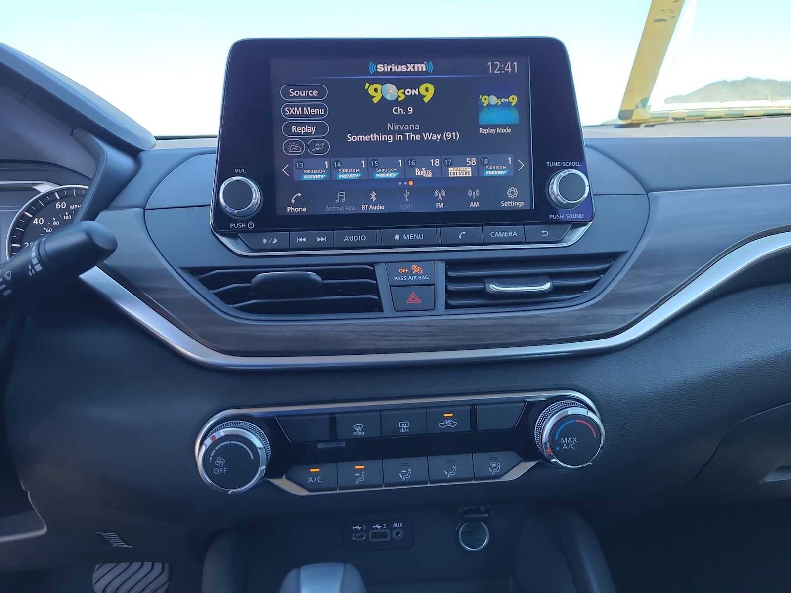 Used 2025 Nissan Altima 2.5 SV FWD image 24