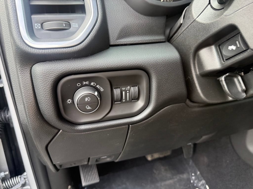 New 2026 RAM 2500 Laramie AWD/4WD image 19