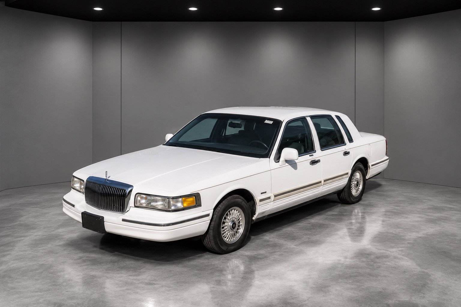 Used 1995 Lincoln Town Car Signature RWD image 1