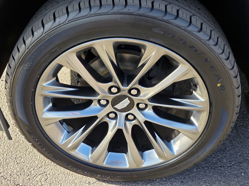 Used 2019 Cadillac Escalade Premium Luxury w/ Escalade Sport Edition AWD/4WD image 11