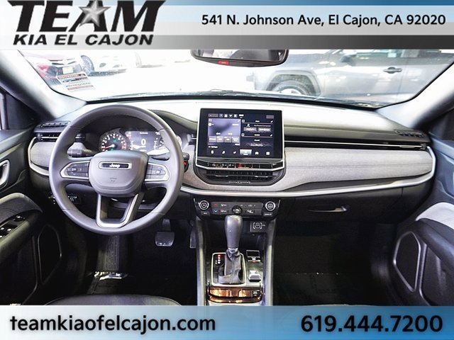 Used 2024 Jeep Compass Latitude image 18