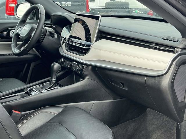Used 2023 Jeep Compass Limited image 24