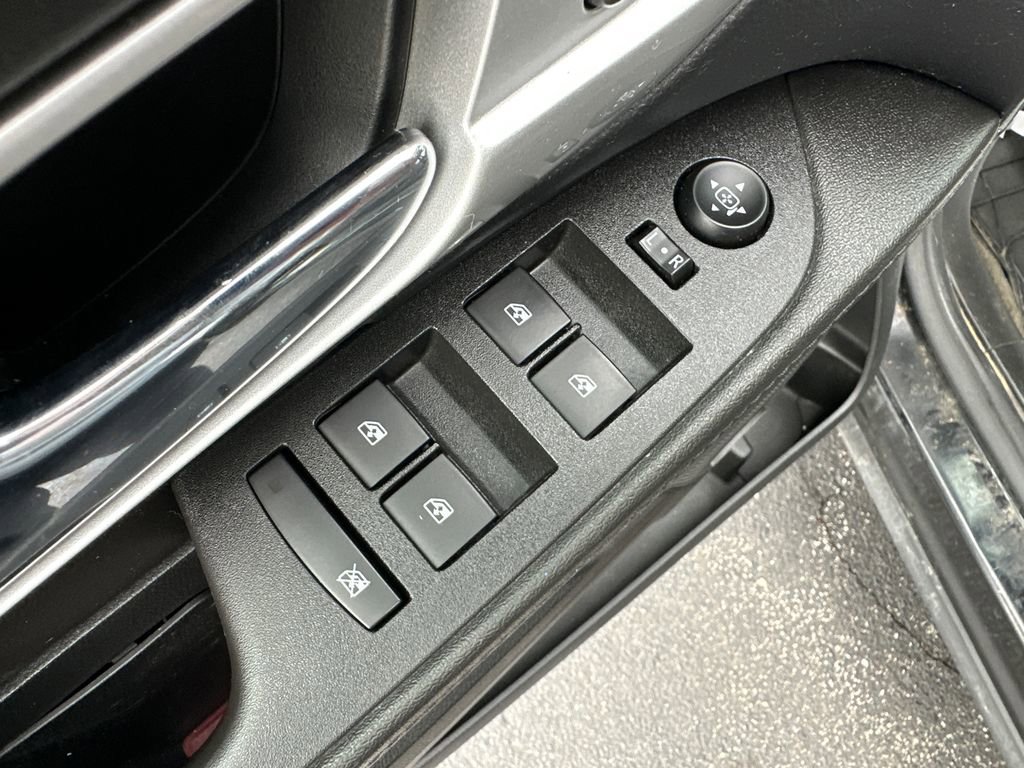 Used 2017 GMC Terrain SLE w/ Technology Package image 18