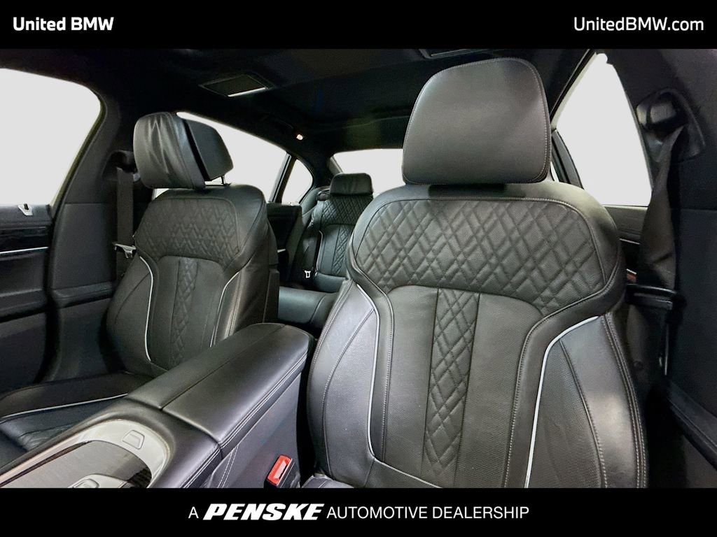Used 2022 BMW 740i w/ M Sport Package RWD image 5