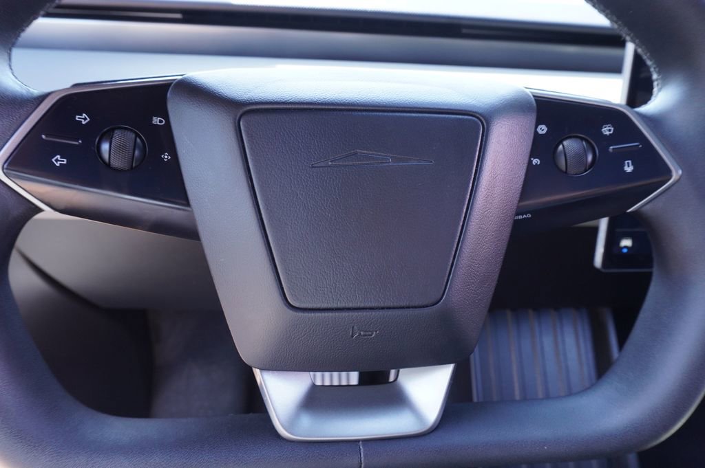 Used 2025 Tesla Cybertruck AWD Crew Cab image 19