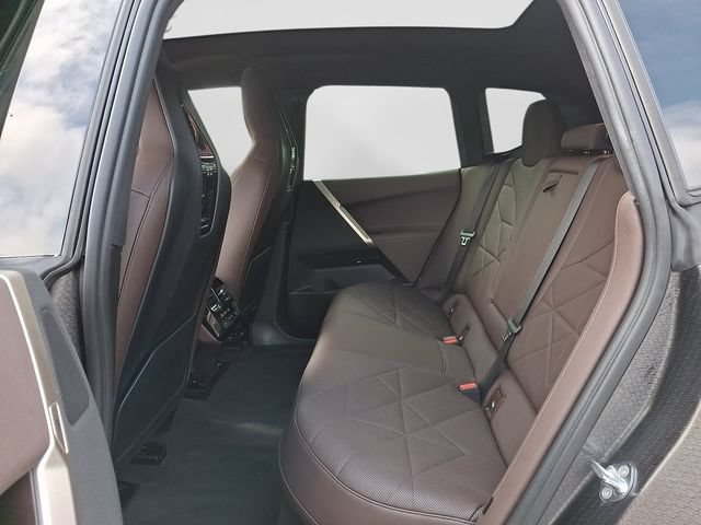 Used 2023 BMW iX xDrive50 w/ Sport Package AWD/4WD image 12