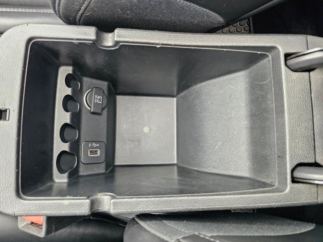 Used 2019 Jeep Cherokee Latitude Plus w/ Comfort/Convenience Group AWD/4WD image 38