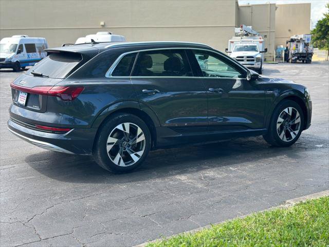 Used 2022 Audi e-tron Premium Plus w/ Premium Plus Package AWD/4WD image 8