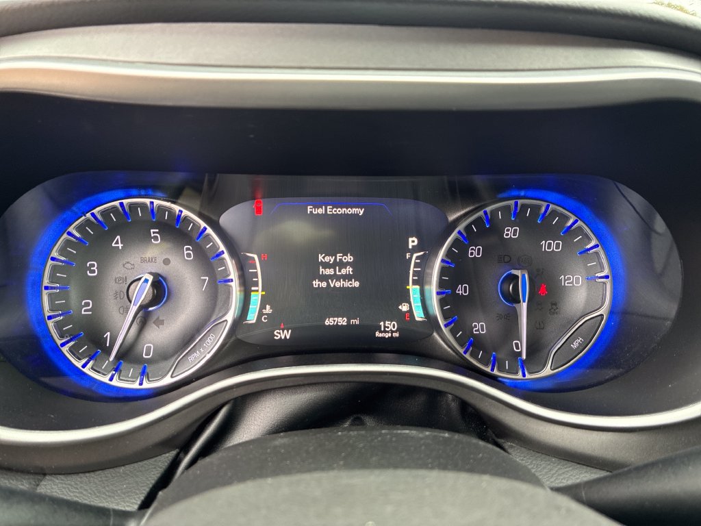 Used 2024 Chrysler Pacifica Touring-L FWD image 24