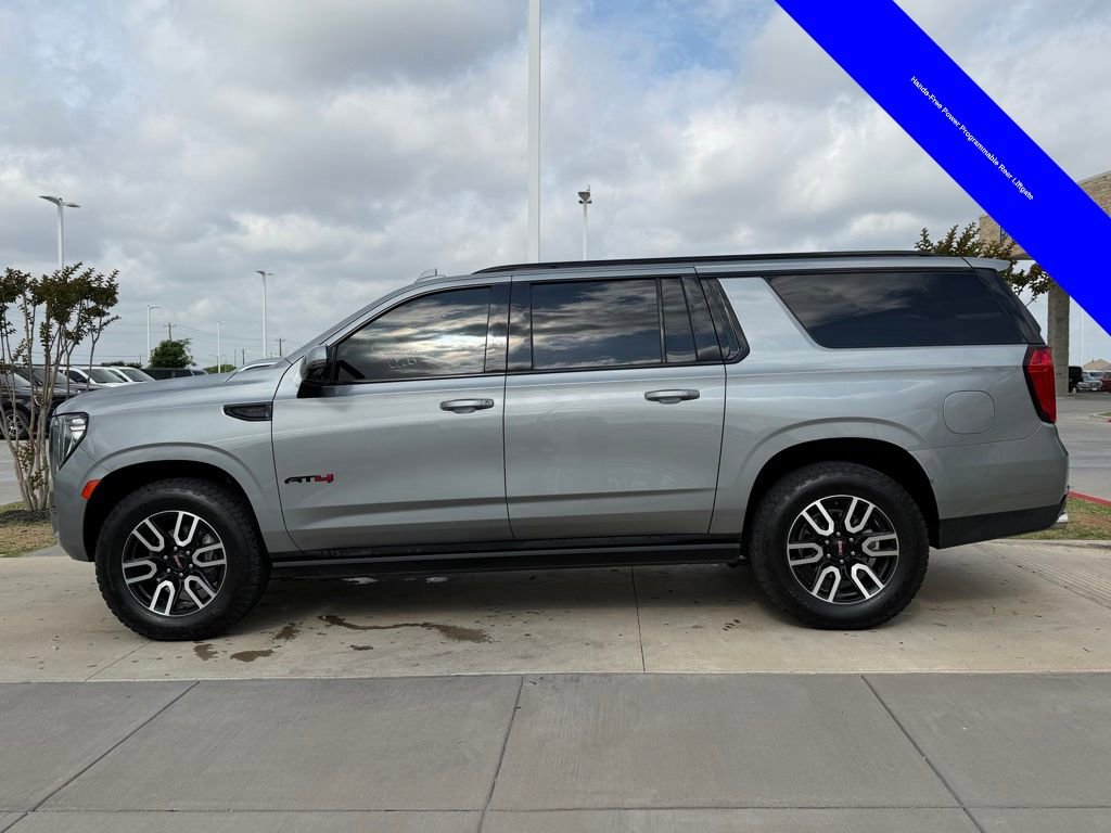 Used 2023 GMC Yukon XL AT4 w/ Technology Package AWD/4WD image 11