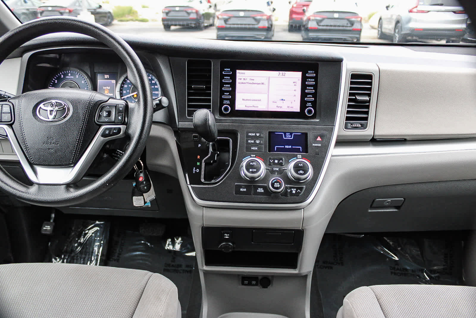 Used 2020 Toyota Sienna L image 13