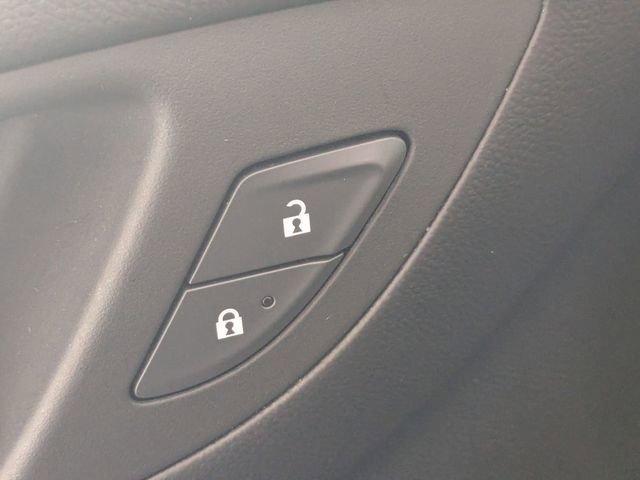 Used 2023 Chevrolet Equinox LT w/ Driver Convenience Package image 11