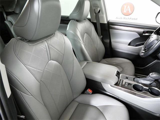 Used 2020 Toyota Highlander Limited Platinum image 12