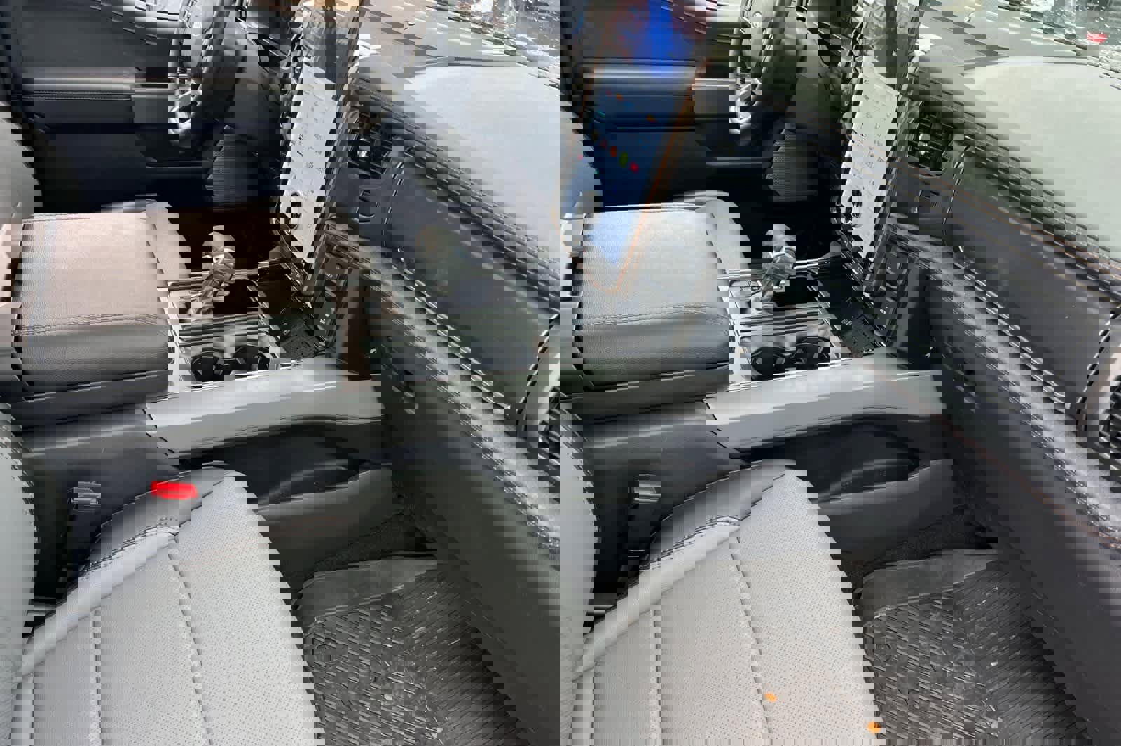 Used 2024 Ford F150 Lightning Lariat image 16