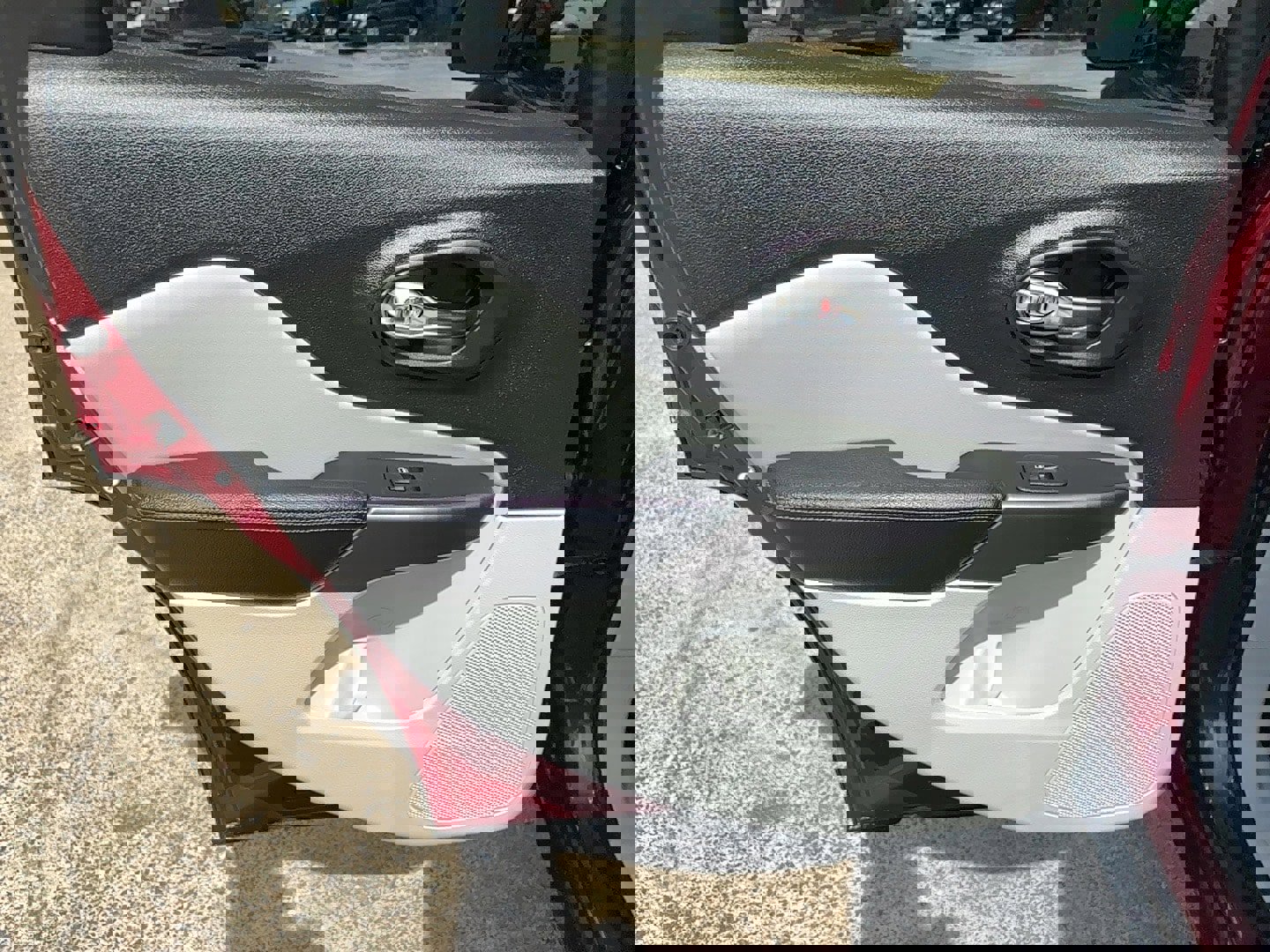 Used 2020 Jeep Cherokee Latitude Lux w/ Comfort/Convenience Group image 11