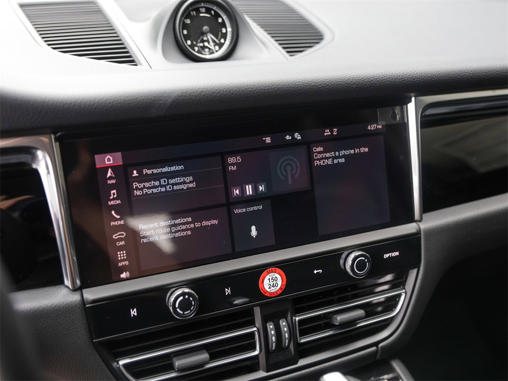 Used 2025 Porsche Macan image 21