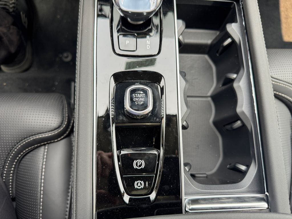 New 2026 Volvo XC90 B6 Ultra w/ Protection Package AWD/4WD image 17