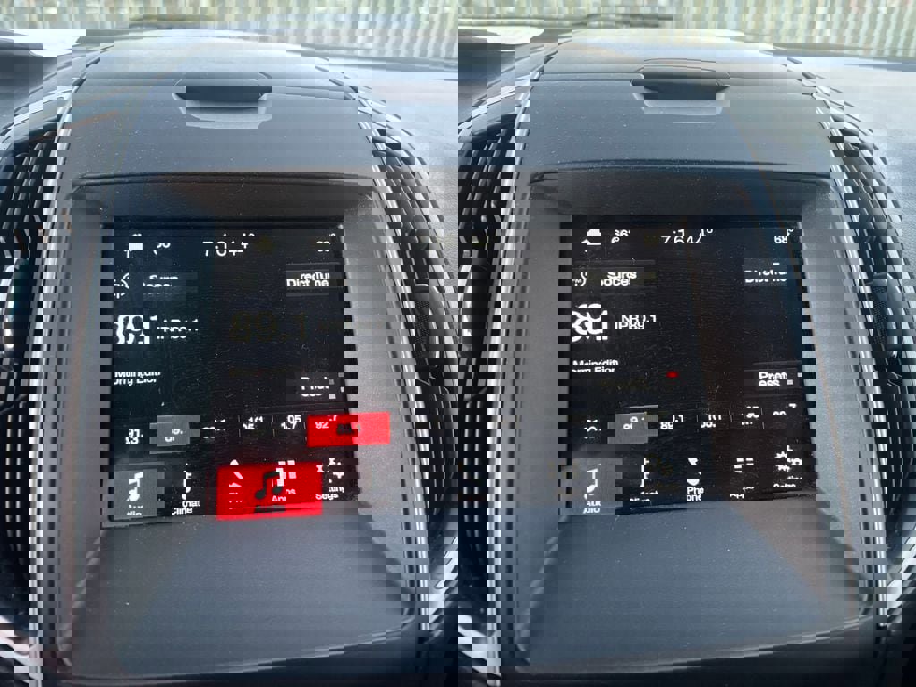 Used 2018 Ford Edge SEL w/ Equipment Group 201A image 7