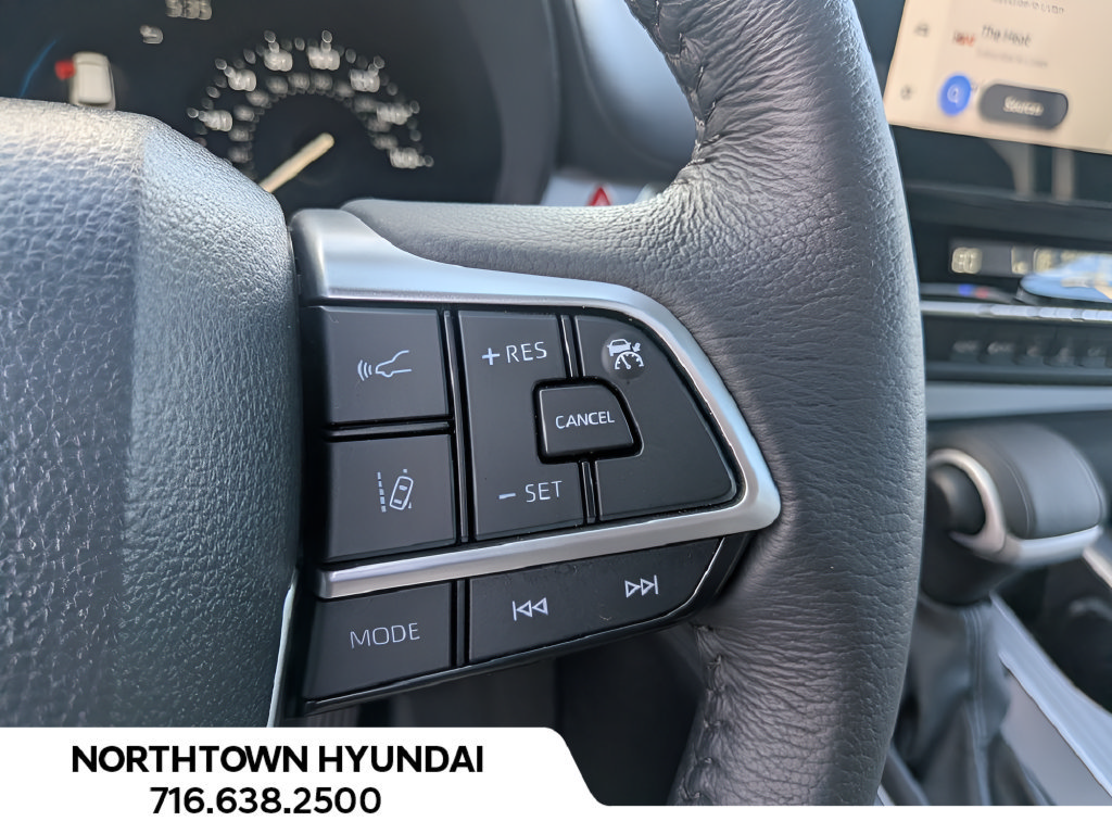 Used 2026 Toyota Sienna XLE FWD image 24