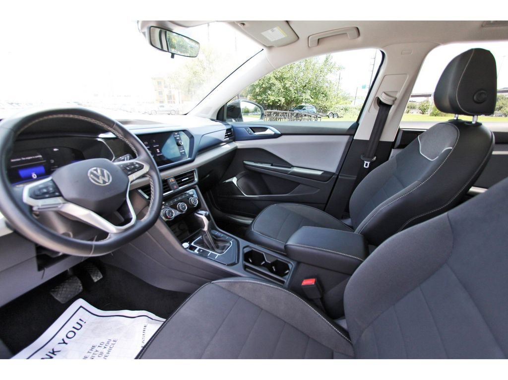 Used 2023 Volkswagen Taos SE w/ Panoramic Sunroof Package FWD image 32