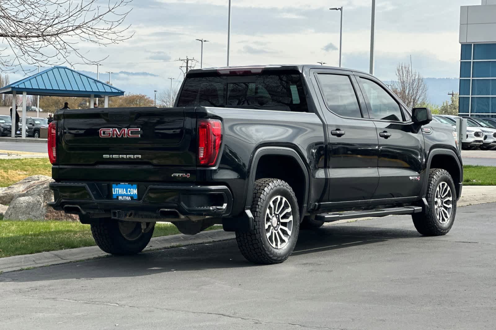 Used 2020 GMC Sierra 1500 AT4 w/ Off Road Performance Package AWD/4WD image 2
