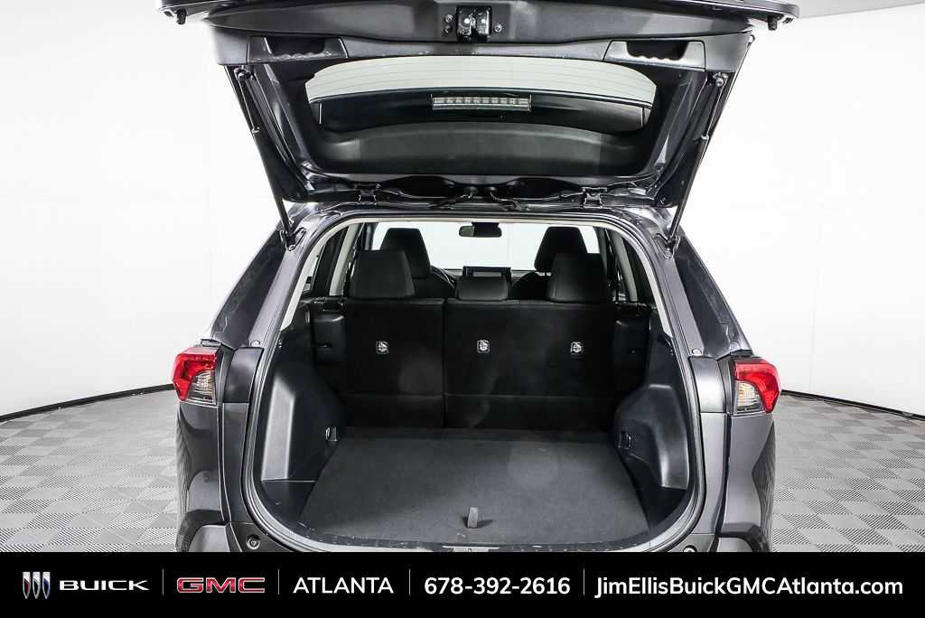 Used 2021 Toyota RAV4 LE image 28